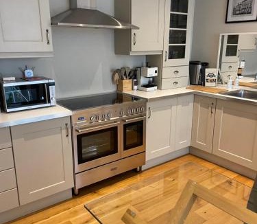 West End Apartment | Stylish City Centre Apartment