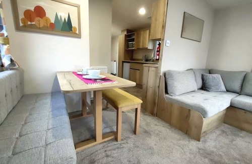 Prestonpans House | Stylish Coastal Caravan | Seton Sands | Sleeps 6 | Near Edinburgh