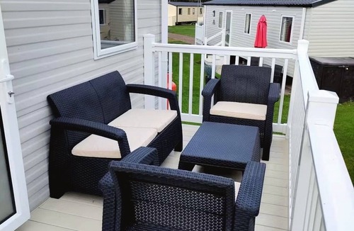 Prestonpans House | Stylish Coastal Caravan | Seton Sands | Sleeps 6 | Near Edinburgh
