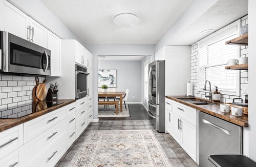 Carmel House | Stylish Comfort and Hot Tub at Clay Terrace