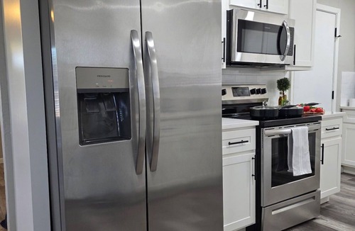 Lawton House | Stylish, Cozy, and Clean 2 Bedroom