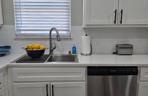 Lawton House | Stylish, Cozy, and Clean 2 Bedroom