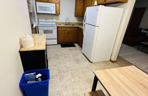 Appleton Apartment | Stylish & Cozy APT-Self Check-In & Free Parking