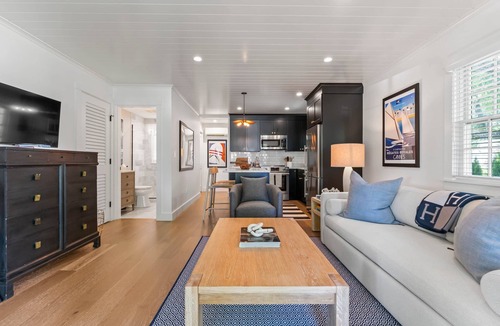 Cape Porpoise Condo | Stylish Designer Retreat on Langsford