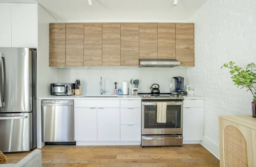 Central Business District Condo | Stylish Dtwn Condo w/King Bed by Kroger, Restaurants + Parking