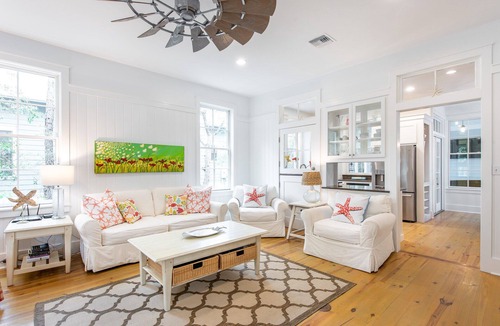Forest District House | Stylish Forest District Escape with LSV