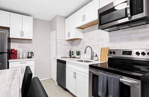 Hazel Park Apartment | Stylish Gem in Hazel Park | 1BA | 2BD