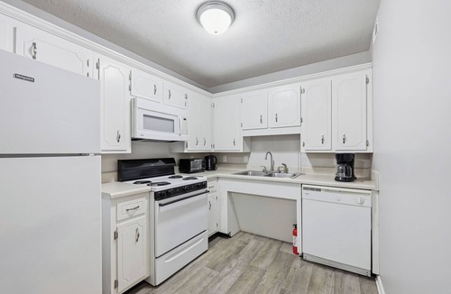 Clarksville Apartment | Stylish Highland Park 2BR 2BA Stay