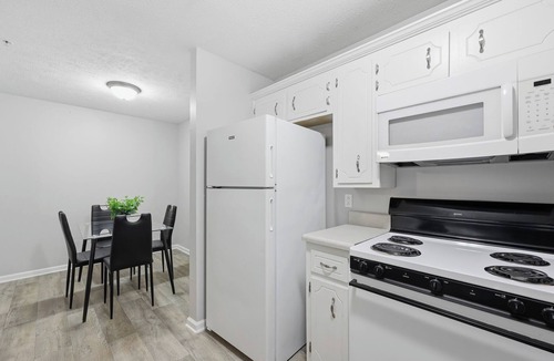 Clarksville Apartment | Stylish Highland Park 2BR 2BA Stay