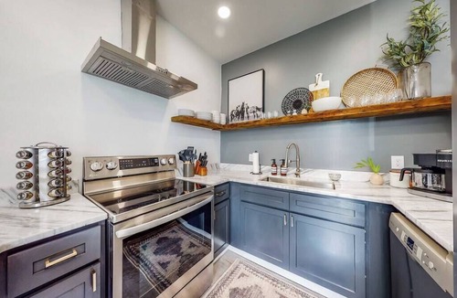 Phoenix Hill House | Stylish Louisville retreat near Highlands and NuLu