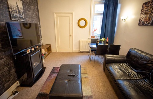 Wallsend Apartment | Stylish place to stay and perfect for group trips.