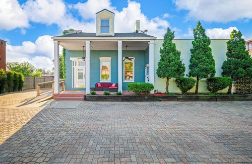 St. Louis House | Stylish Private 1BR Retreat - Firepit, Walk-In Closet + Laundry, 12-Ft Ceilings