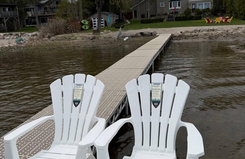 Tiny Cottage | Stylish Sandy Beach 4-Bed Waterfront