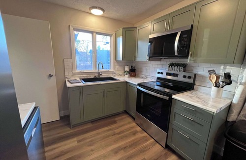 Sioux Falls Condo | Stylish Sioux Falls Stay|Theater Room & Arcade Fun