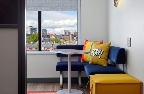 Portland House | Stylish Stay | Savor Seafood & Explore Portland’s History!