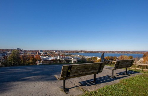 Portland House | Stylish Stay | Savor Seafood & Explore Portland’s History!