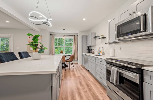 Bloomfield House | Stylish Townhome | Perfect for Family Gatherings & Events