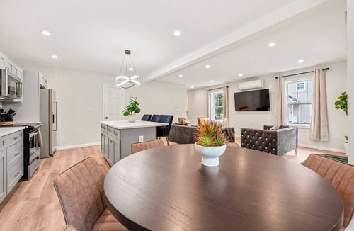 Bloomfield House | Stylish Townhome | Perfect for Family Gatherings & Events