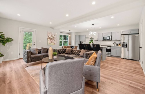 Bloomfield House | Stylish Townhome | Perfect for Family Gatherings & Events
