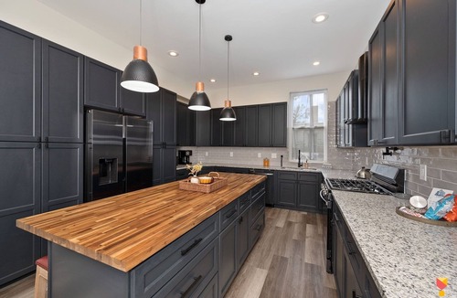 East Price Hill House | Stylish Townhouse with Game Room, King Suite