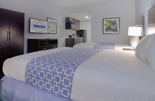 Roseville Hotel | Suburban Studios Roseville-Detroit North