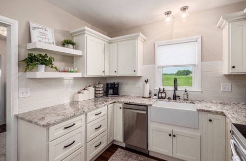Sugar Grove House | Sugar Grove Farmhouse - Hocking Hills! - Hot Tub!