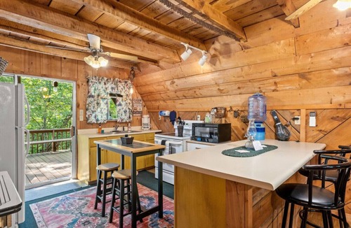 Wellington Cabin | Sugar Shack- Firepit, Wood Stove, Grill, WiFi