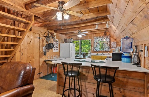 Wellington Cabin | Sugar Shack- Firepit, Wood Stove, Grill, WiFi