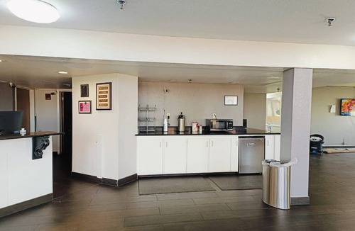 Wichita Falls Apartment | Suite - King Bed Non - Smoking
