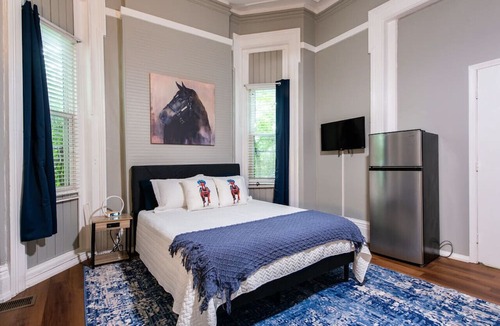 Smoketown Jackson Apartment | Suite near downtown Louisville, KY · Suite II