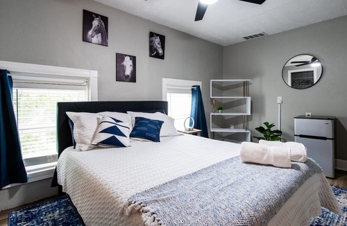 Smoketown Jackson Apartment | Suite near downtown Louisville, KY · Suite IX