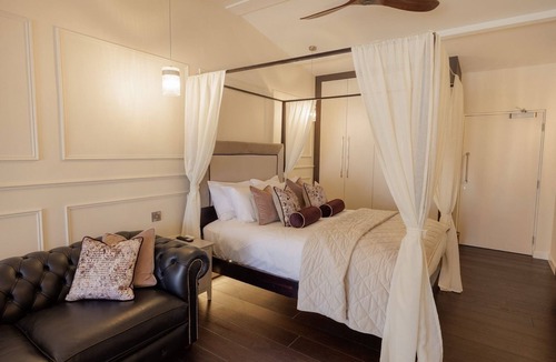 Clitheroe Bed & Breakfast | Suite with roll top bath
