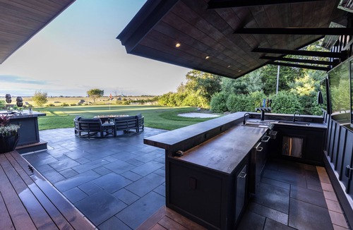 Seabrook House | Sully's Garage Par 3-Luxury Private Golf Experience