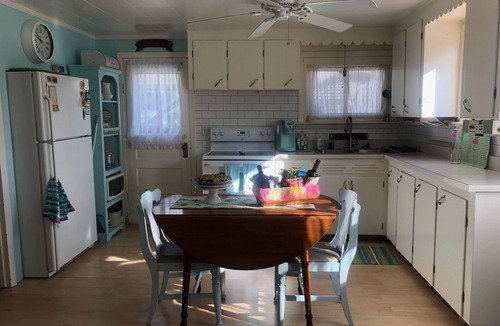 Vermilion Cottage | Summer 2025 DATES OPEN! VERMILION Cottage. Two minute walk to private beach