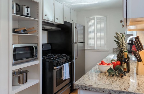 Spring Lake Cottage | Summer Escape by the Lake l Bluegill Cottage