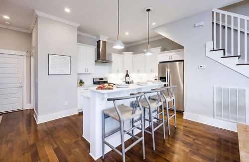 Talbot's Corner House | Summer pool, hot tub, game room, mini golf near Broadway & Nissan Stadium