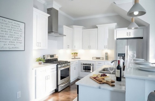 Talbot's Corner House | Summer pool, hot tub, game room, mini golf near Broadway & Nissan Stadium