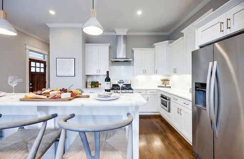Talbot's Corner House | Summer pool, hot tub, game room, mini golf near Broadway & Nissan Stadium