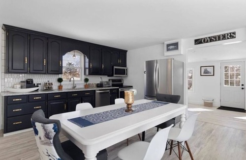 Snug Harbor House | Summer Rental -4 Minutes to East Matunuck Beach. Walk to Matunuck Oyster Bar