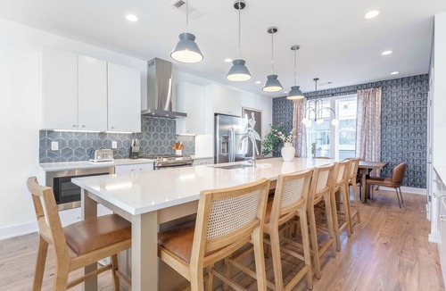 Talbot's Corner House | Summer rooftop hot tub, skyline deck, private garage near Broadway