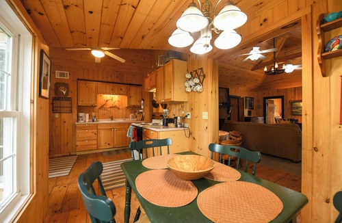 South Casco Cottage | SUMMER SPECIAL Vintage cottage w/beautiful mountain views across Sebago Lake