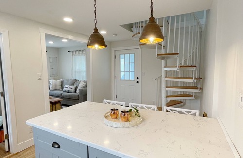 Hampton Cottage | Summer Wind cottage - newly renovated - sleeps 6