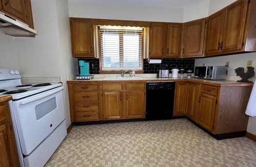 Elmira Apartment | Sun-Filled Upper Gem | Near LECOM & Elmira College