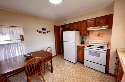 Elmira Apartment | Sun-Filled Upper Gem | Near LECOM & Elmira College
