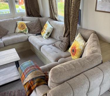 Cresswell Resort | Sunflower Retreat