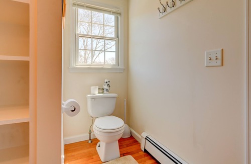 Edgartown Apartment | Sunlit woodland view studio with private deck & WiFi - near beaches/trails/town