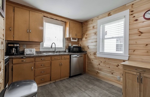 Ocean Park Cottage | Sunny and spacious beach home, just a minute to the beach!