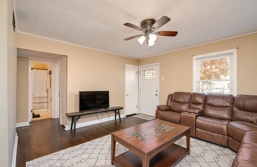 Kokomo House | Sunny bungalow with great space