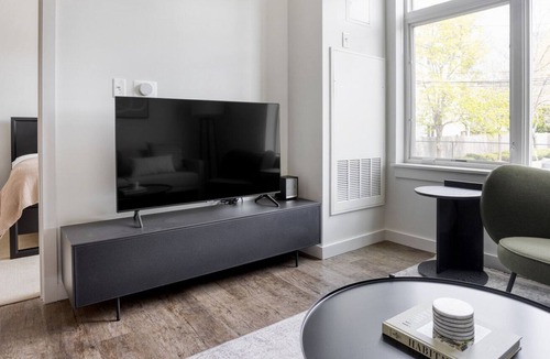 Cambridgeport Apartment | Sunny Cambridgeport 1BR w/ W/D & Gym, near Boston U & MIT, by Blueground