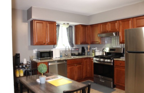 Waterbury House | Sunny/Cozy Home w/Garage and Deck. Minutes from Everything, Family-friendly